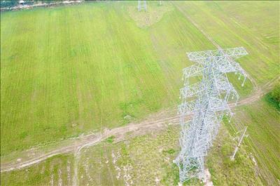 Đóng điện Đường dây 220kV Chơn Thành – Bến Cát, tăng cường đảm bảo điện cho tỉnh Bình Dương