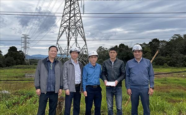 Công đoàn EVNNPT động viên người lao động thi công Dự án được Tổng LĐLĐ Việt Nam phát động thi đua