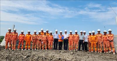 Công đoàn EVNNPT thăm hỏi, động viên người lao động tham gia thi công Dự án đường dây 500kV mạch 3 nhân dịp Tháng Công nhân 