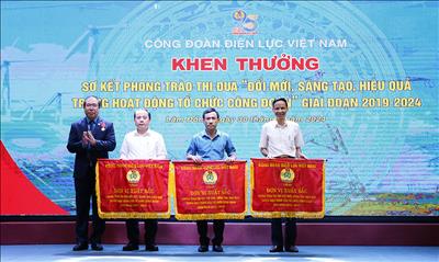 Công đoàn EVNNPT nhận Cờ thi đua xuất sắc phong trào thi đua “Đổi mới, sáng tạo, hiệu quả trong hoạt động của tổ chức Công đoàn”