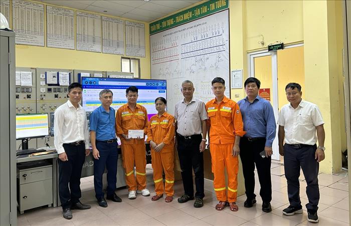 Công đoàn EVNNPT thăm hỏi, động viên người lao động trực đảm bảo cung cấp điện cho Đại lễ Quốc khánh 2/9