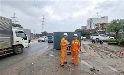 Hà Nội yêu cầu tăng cường đảm bảo an ninh, an toàn hành lang bảo vệ công trình điện lực