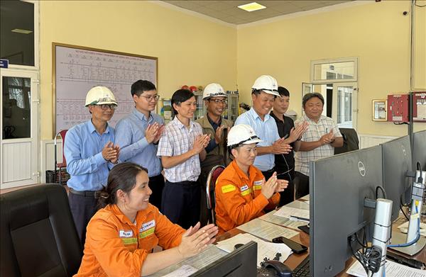 Đóng điện đường dây 220kV Đô Lương – Nam Cấm chào mừng Đại hội V Công đoàn EVNNPT