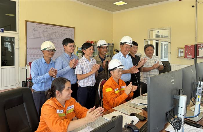 Đóng điện đường dây 220kV Đô Lương – Nam Cấm chào mừng Đại hội V Công đoàn EVNNPT