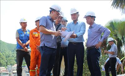Đoàn công tác EVNNPT kiểm tra, đôn đốc khắc phục sạt lở, bảo đảm vận hành an toàn lưới điện tại Lào Cai