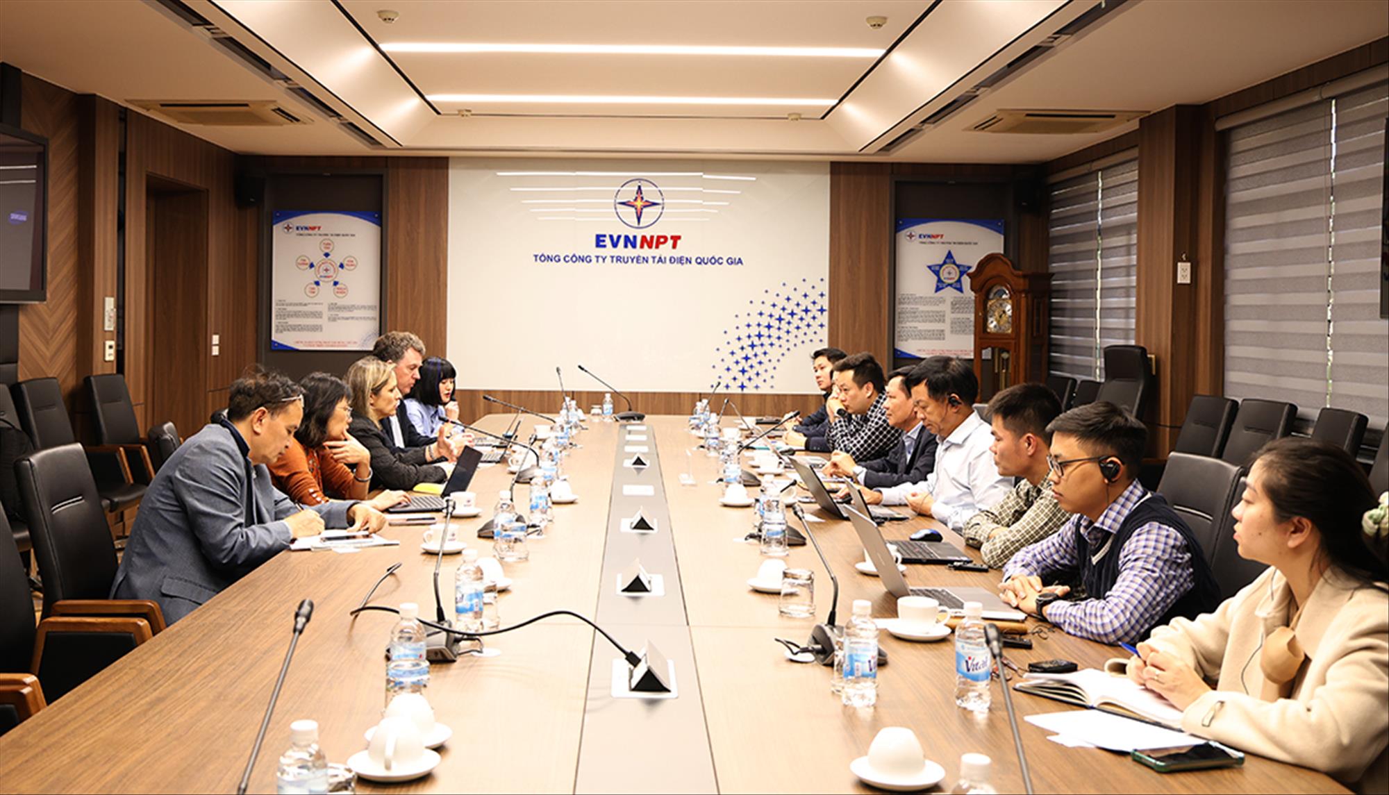 Tổng công ty Truyền tải điện Quốc gia làm việc với Tổ chức Tài chính Quốc tế