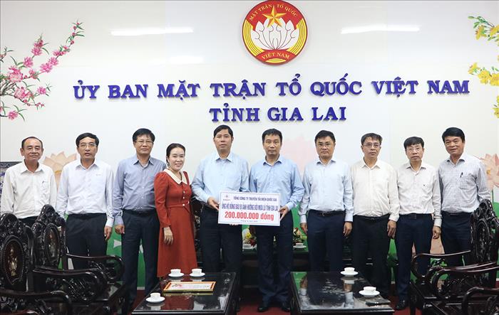 EVNNPT ủng hộ kinh phí cho 6 tỉnh/thành phố miền Trung, Tây Nguyên khắc phục thiệt hại do thiên tai