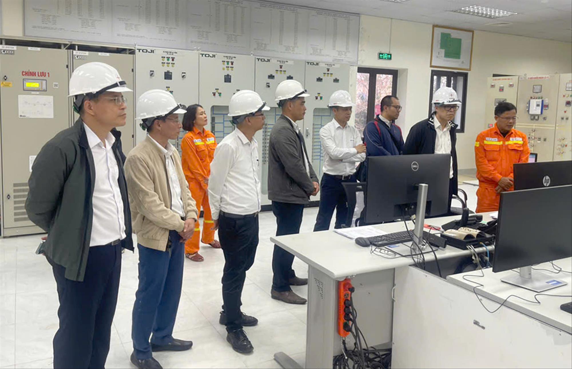 Tập trung cao độ để đảm bảo truyền tải điện an toàn, liên tục, ổn định phục vụ Đại hội Đảng toàn quốc lần thứ XIV