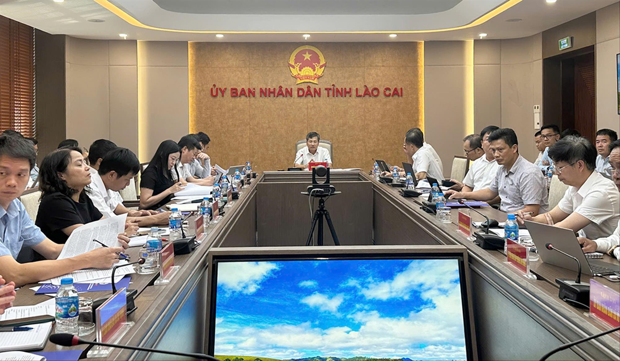 Tập trung nguồn lực, tháo gỡ những vướng mắc đẩy nhanh tiến độ các dự án truyền tải điện trọng điểm trên địa bàn Lào Cai