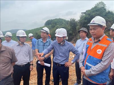 Lãnh đạo EVNNPT đôn đốc nhà thầu xây lắp đẩy nhanh tiến độ thi công Dự án đường dây 500kV mạch 3 cung đoạn Quỳnh Lưu – Thanh Hoá