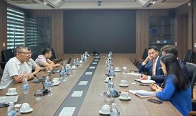 Phó Tổng giám đốc EVNNPT Nguyễn Ngọc Tân làm việc với đại diện ngân hàng ING  