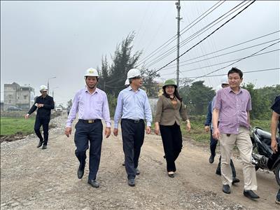 Phó Tổng giám đốc EVNNPT kiểm tra công trường và điều hành tiến độ Dự án đường dây 500kV mạch 3 NMNĐ Nam Định I - Phố Nối