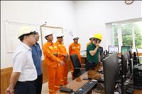 Hai đoàn công tác của EVNNPT đang chỉ huy, ứng trực tại vùng tâm bão số 10 (BUALOI)