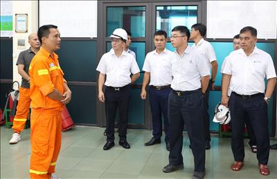 2 đoàn công tác của EVNNPT đang chỉ huy, ứng trực tại vùng tâm bão WIPHA