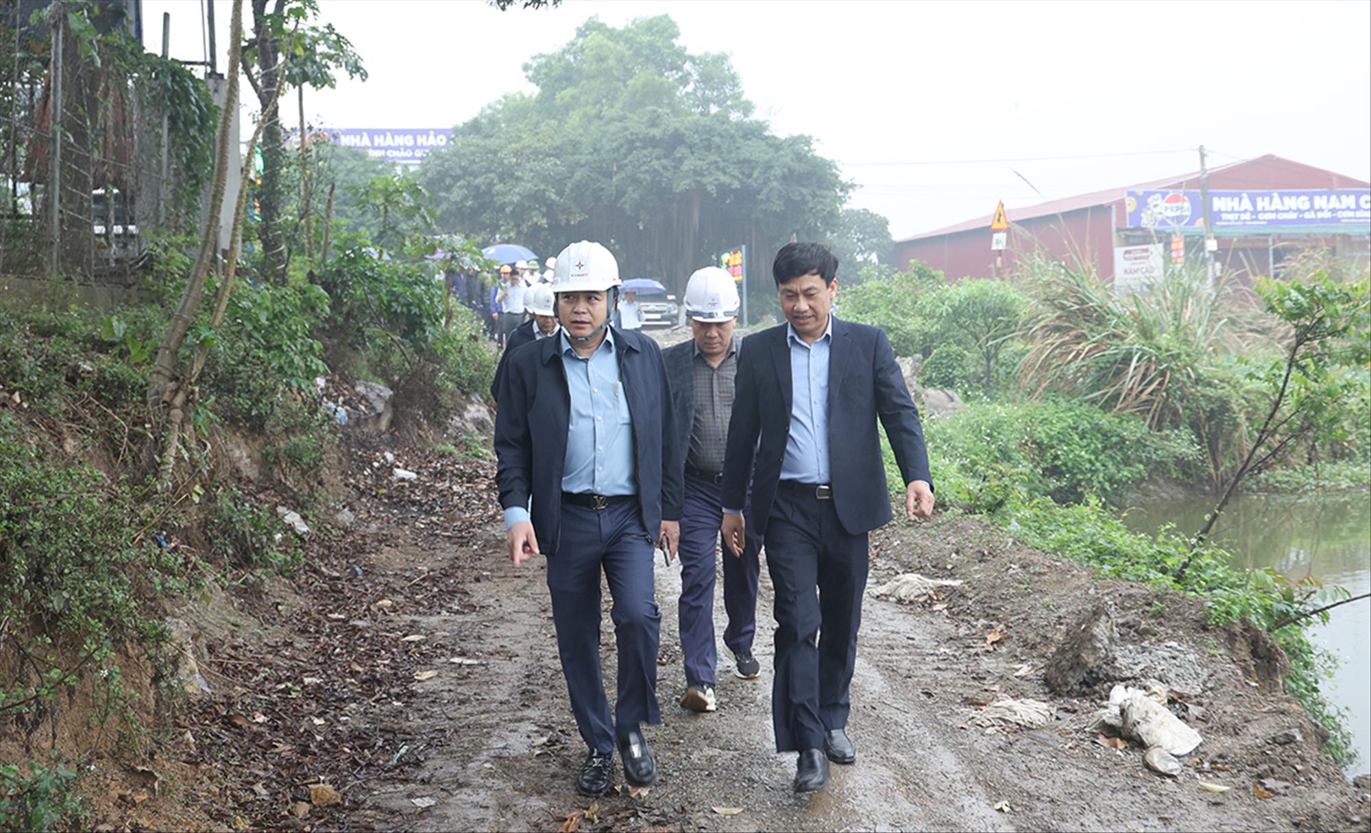 Tổng giám đốc EVNNPT trực tiếp thị sát, yêu cầu tăng tốc Dự án đường dây 500/220kV Nho Quan – Phủ Lý – Thường Tín