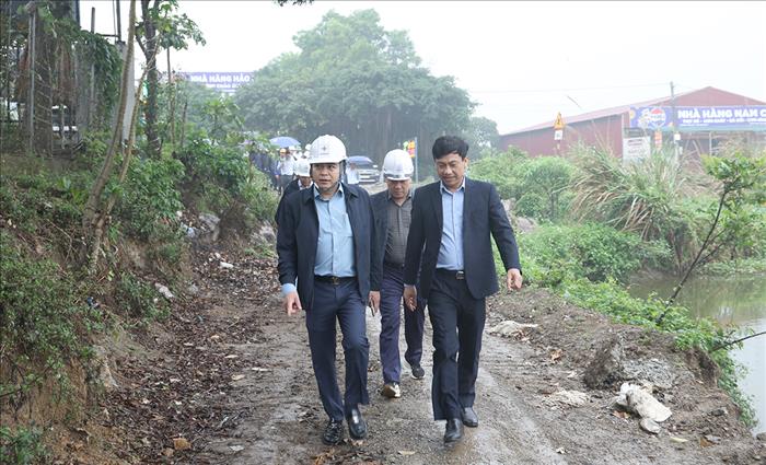 Tổng giám đốc EVNNPT trực tiếp thị sát, yêu cầu tăng tốc Dự án đường dây 500/220kV Nho Quan – Phủ Lý – Thường Tín