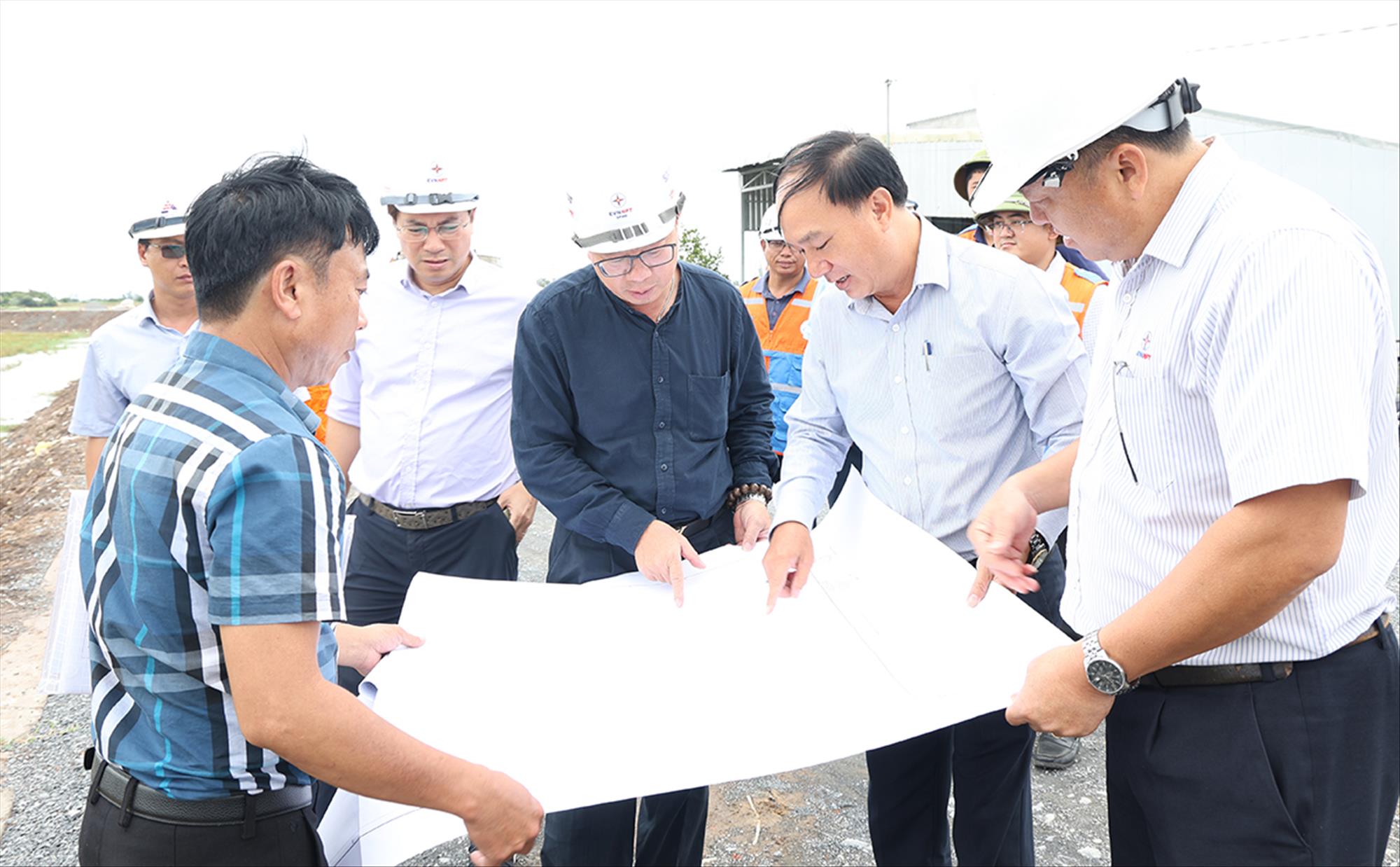 Tập trung nguồn lực, đẩy nhanh tiến độ Dự án đường dây 220kV Hồng Ngự - Châu Đốc
