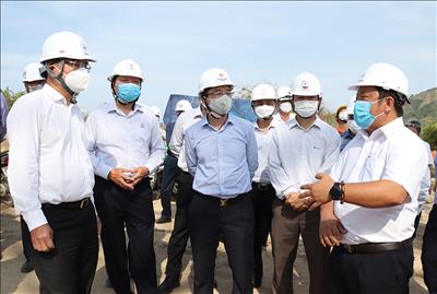 Chủ tịch HĐTV EVN Dương Quang Thành kiểm tra tiến độ thi công Dự án đường dây 500kV Vân Phong – Vĩnh Tân