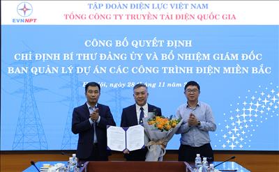 Trao Quyết định bổ nhiệm Giám đốc Ban Quản lý dự án các công trình điện miền Bắc