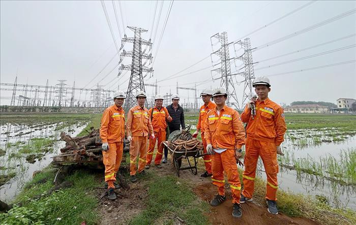 Hà Nội yêu cầu các sở, ngành, địa phương phối hợp chặt chẽ với EVNNPT để đẩy nhanh tiến độ các dự án truyền tải