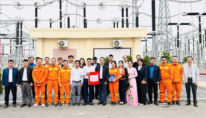 Công đoàn EVNNPT thăm hỏi người lao động Công ty Truyền tải điện 1 nhân dịp Tết Nguyên đán 2026