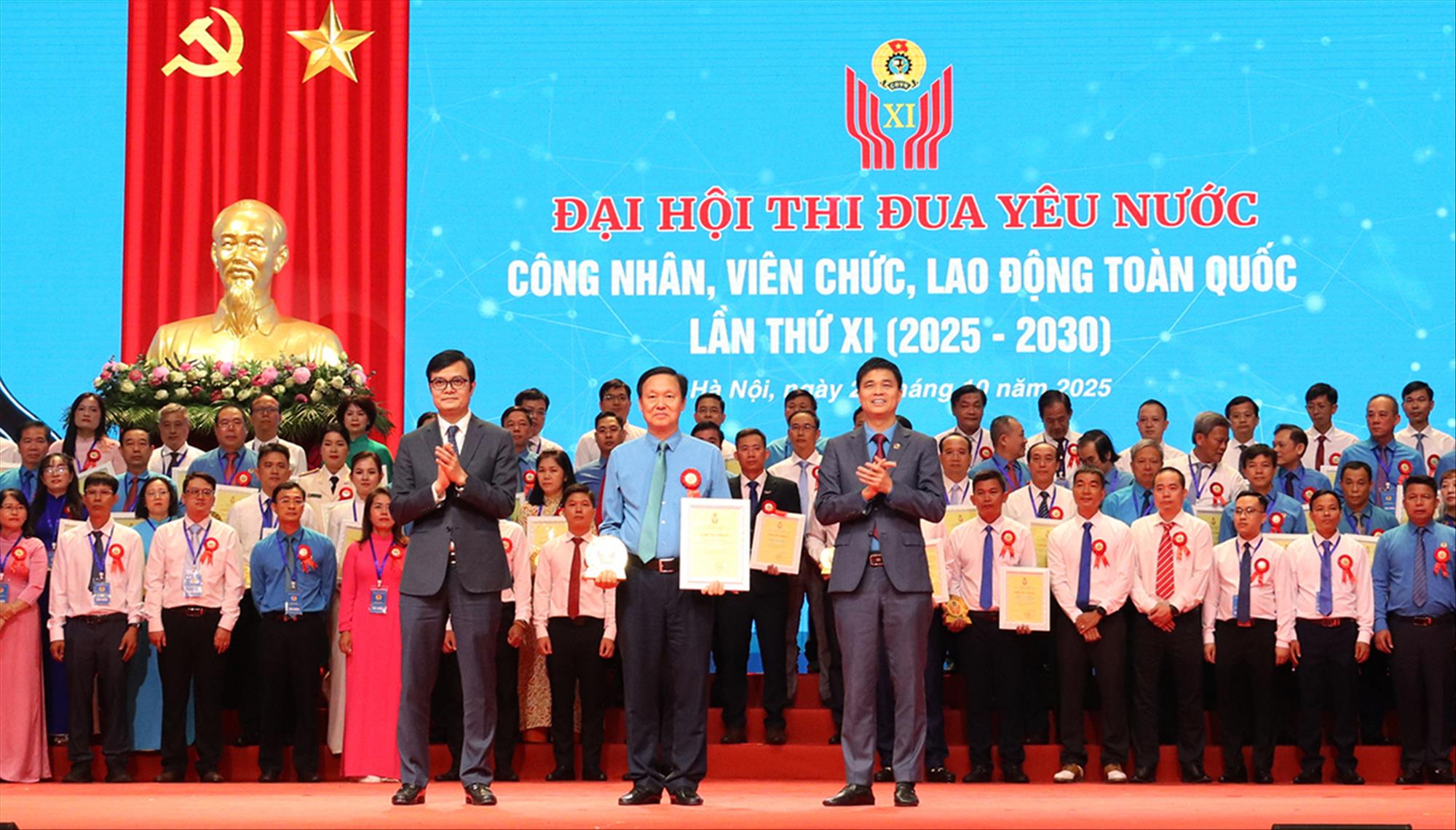 Tổng công ty Truyền tải điện Quốc gia có một cá nhân xuất sắc tiêu biểu được Tổng LĐLĐ Việt Nam vinh danh