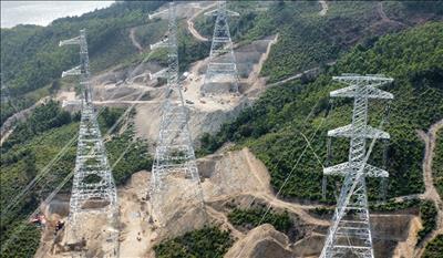 Hoàn thành dựng cột, kéo dây những khoảng néo đầu tiên của Dự án đường dây 500kV mạch 3