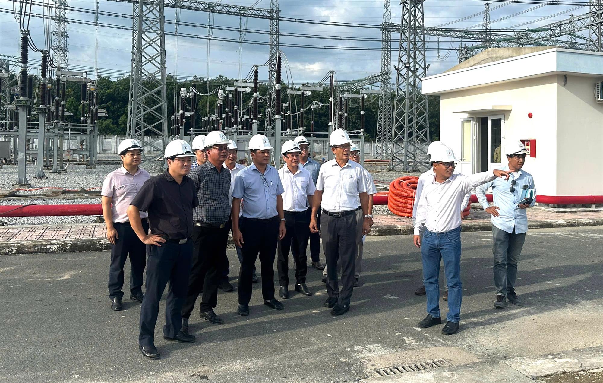 Phó Tổng giám đốc EVNNPT Nguyễn Ngọc Tân kiểm tra tiến độ Dự án nâng công suất Trạm biến án 500kV Chơn Thành