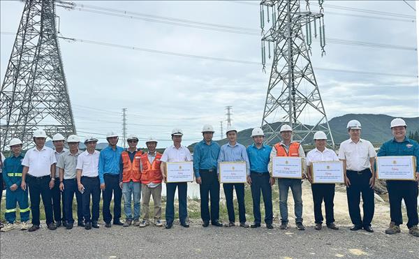 Tiếp sức công trình trọng điểm: Tổng LĐLĐ Việt Nam đồng hành cùng người lao động tại Dự án TBA 220kV Vũng Áng và đấu nối
