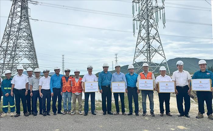 Tiếp sức công trình trọng điểm: Tổng LĐLĐ Việt Nam đồng hành cùng người lao động tại Dự án TBA 220kV Vũng Áng và đấu nối
