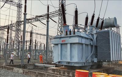 Hoàn thành thay thế máy biến áp AT1 trạm biến áp 220kV Tuy Hòa