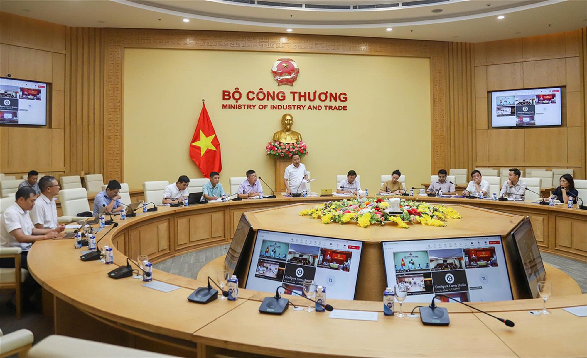 Thứ trưởng Bộ Công Thương chủ trì cuộc họp nhằm tháo gỡ vướng mắc cụm dự án truyền tải giải tỏa công suất NMĐ Nhơn Trạch 3 và 4 