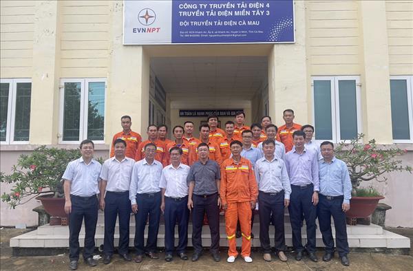 Tổng giám đốc EVNNPT làm việc và lắng nghe ý kiến người lao động tại Truyền tải điện Miền Tây 3