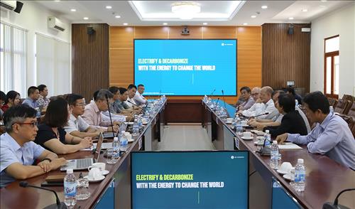 Chủ tịch HĐTV EVNNPT Nguyễn Tuấn Tùng làm việc với Tập đoàn GE Vernova về HVDC