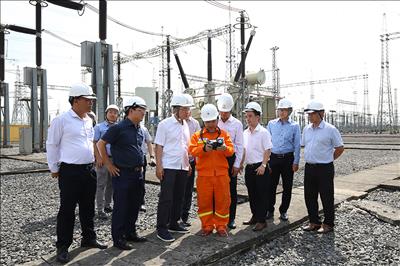 Tổng Giám đốc EVNNPT – Phạm Lê Phú kiểm tra công tác vận hành hệ thống truyền tải điện Bắc – Nam tại Ninh Bình và Thanh Hóa