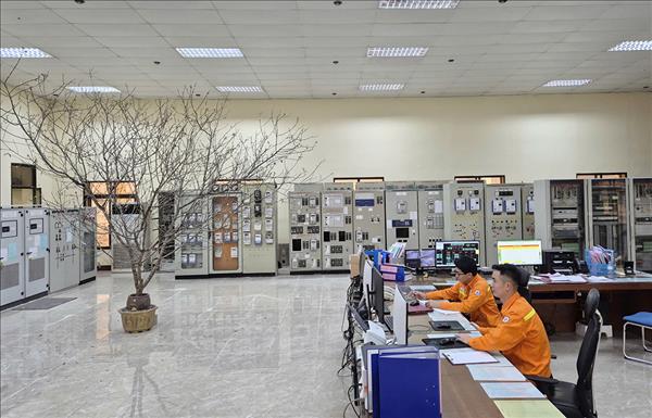 Những “người lính truyền tải điện” âm thầm giữ mạch sáng của Tổ quốc để Nhân dân vui Xuân đón Tết