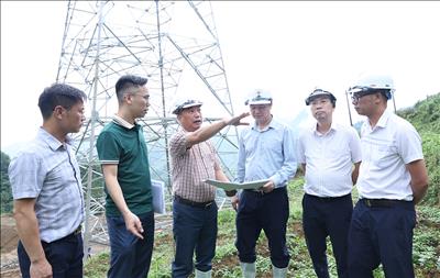 Chùm ảnh: Quyền Tổng giám đốc EVNNPT Hoàng Xuân Khôi kiểm tra tiến độ thi công Dự án đường dây 220kV Than Uyên – Lào Cai