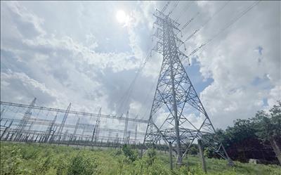 Đóng điện mang tải 2 mạch đường dây 220kV Chơn Thành – Bến Cát, tăng cường đảm bảo điện cho TP.Hồ Chí Minh và TP. Đồng Nai
