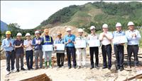 Công đoàn Điện lực Việt Nam tiếp sức người lao động tại 2 dự án truyền tải điện trọng điểm trong đó có dự án được chọn gắn biển chào mừng Đại hội Đảng bộ EVN lần thứ IV