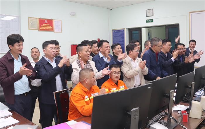 Đóng điện Dự án Nâng công suất Trạm biến áp 500kV Hòa Bình