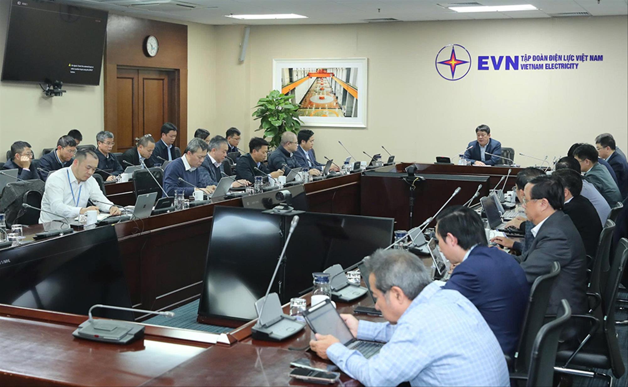 EVN nghe báo cáo tình hình triển khai dự án truyền tải điện một chiều HVDC