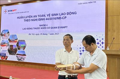 EVNNPT huấn luyện an toàn vệ sinh lao động năm 2023
