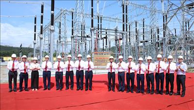 Gắn biển công trình Trạm biến áp 500kV Vĩnh Yên và đường dây đấu nối – Công trình chào mừng Đại hội Đảng bộ EVN lần thứ IV