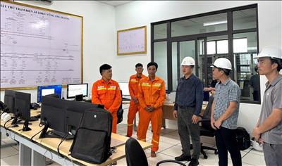 Đảm bảo an toàn hệ thống truyền tải điện quốc gia trước bão số 10