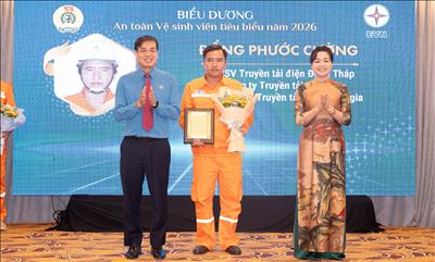 Loạt bài: Những người giữ nhịp an toàn cho dòng điện quốc gia (Bài 1: Từ ca trực đến văn hóa an toàn - dấu ấn kỹ sư Đổng Phước Cường)