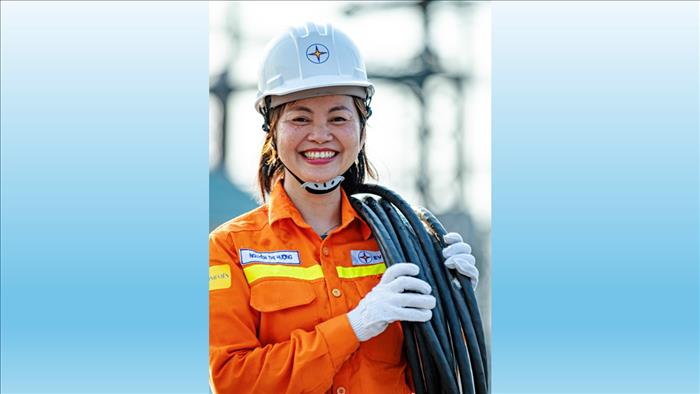 Chào mừng ngày Phụ nữ Việt Nam 20/10: Người nữ công nhân thầm lặng giữ dòng điện, lan tỏa nét đẹp Văn hóa EVNNPT