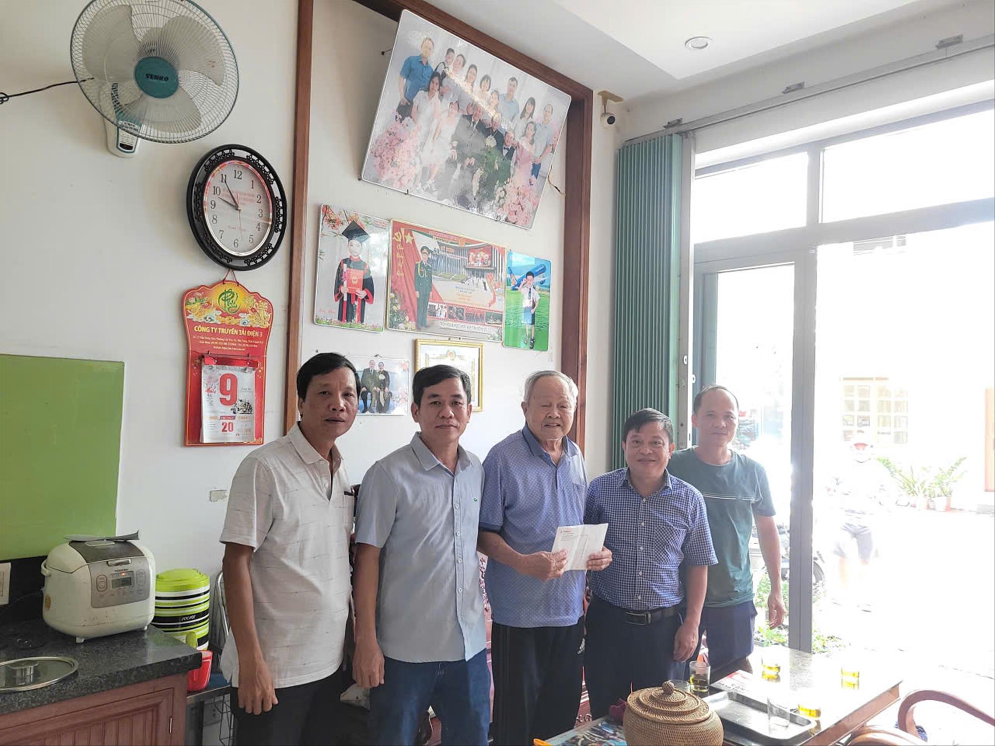 Kịp thời thăm hỏi, hỗ trợ CBCNV bị thiệt hại do bão số 13 (Kalmaegi)