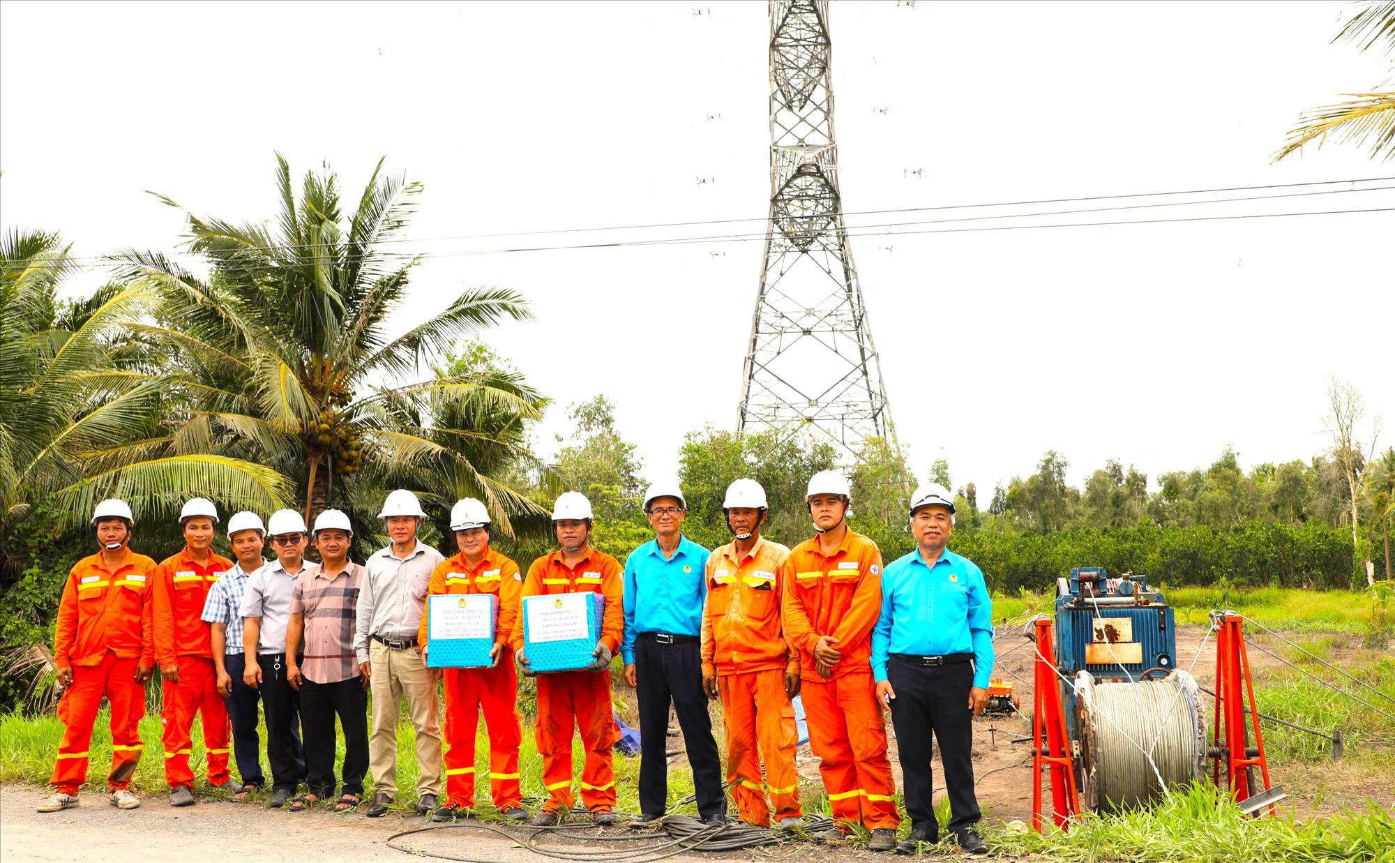 Công đoàn Công ty Truyền tải điện 4 thăm hỏi động viên CBCNV tại công trình trọng điểm