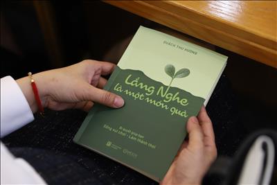 “Lắng nghe là một món quà”