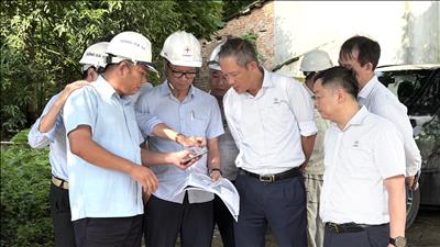 Phó Tổng giám đốc EVNNPT Nguyễn Ngọc Tân kiểm tra, đôn đốc tiến độ Dự án đường dây 220kV Than Uyên - Lào Cai